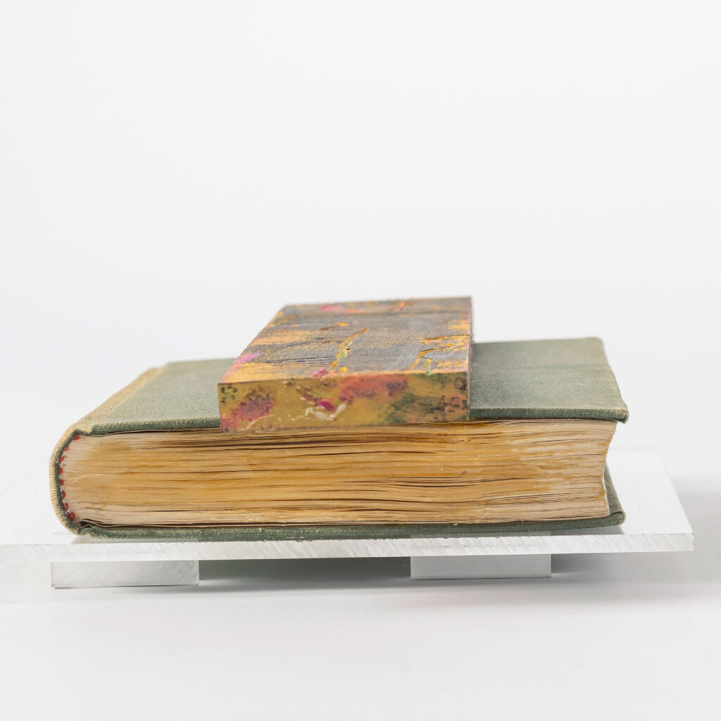 objekt-holz-buch-plexiglas-birgitt-verbeek-kunst-art-kaarst-2024-bilder-gruppen-Zeitreisen-7